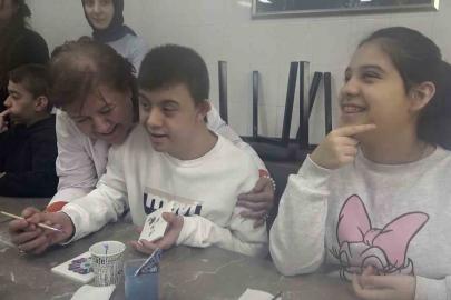 Kütahya’da özel öğrenciler çini sanatıyla buluştu