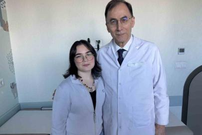 Lenf kanserini yendi, doktorundan ilham alıp tıp fakültesini kazandı: Yıllar sonra yine aynı karede buluştular