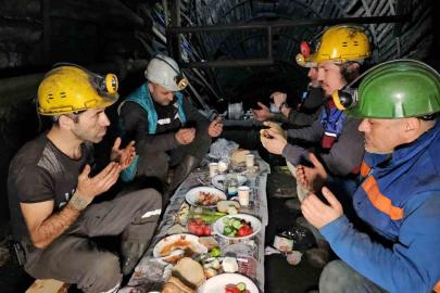 Madencilerin yerin 120 metre altında ilk sahur heyecanı