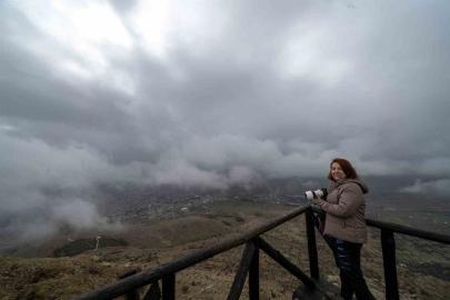 Makam Dağı’ndan sis altında kalan Ergani görüntülendi