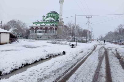 Malkara beyaza büründü : Kar yağışı etkili oluyor