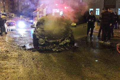 Manavgat’ta seyir halindeki otomobil alev alev yandı