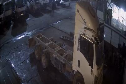 Manisa’da çalınan araç İzmir’de bulundu: Hırsızlık anı kamerada