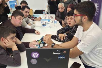 Manisa’da otizmli öğrenciler kendi robotlarını kodladı