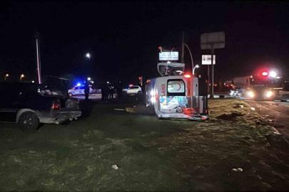 Manisa’da otomobil ile ambulans çarpıştı: 5 yaralı