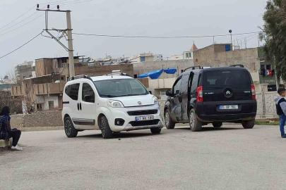 Mardin’de iki hafif ticari araç çarpıştı