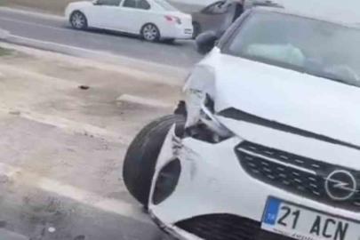 Mardin’de minibüs ile otomobil çarpıştı: 2 yaralı