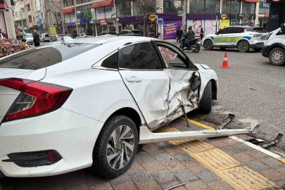 Mardin’de otomobiller çarpıştı: 2 yaralı