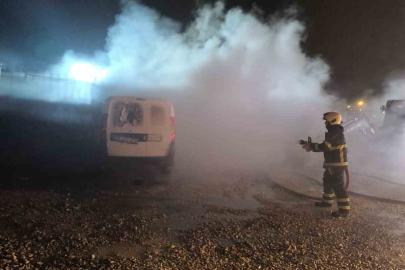 Mardin’de seyir halindeki ticari araç alevlere teslim oldu