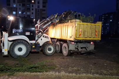 Melikgazi Belediyesi ekipleri rüzgar mesaisinde