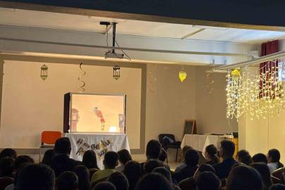 Menteşe’de gönüllü gençler Hacivat ve Karagöz’ü okullara taşıdı