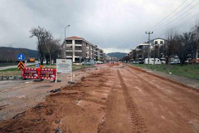 Menteşe’de yol yapım çalışmaları devam ediyor