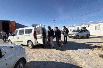 Mermer yüklü tırda gizlenen 4 kaçak göçmen yakalandı