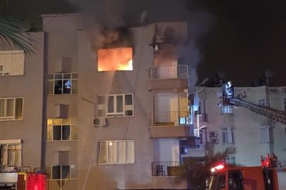 Mersin’de ev alev alev yandı