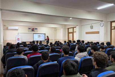 Mersin’de gençlere dijital farkındalık semineri