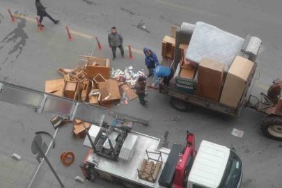 Mersin’de halk sağlığını tehdit eden çöp ev temizlendi