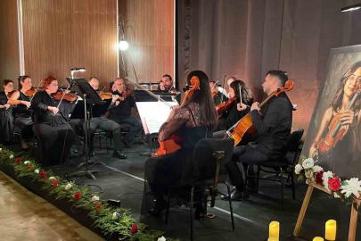 Mersin’de kazada hayatını kaybeden keman sanatçısı Laçin Akyol unutulmadı