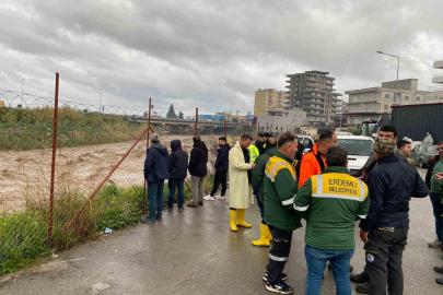 Mersin’de sağanak yağmur etkili oluyor