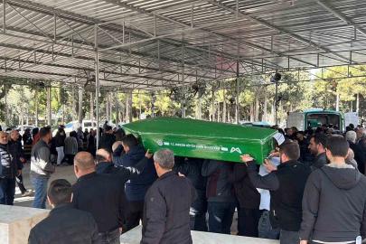 Mersin’deki kazadan acı hikaye: İkizleri ölüm ayırdı, 3 cenaze yan yana defnedildi