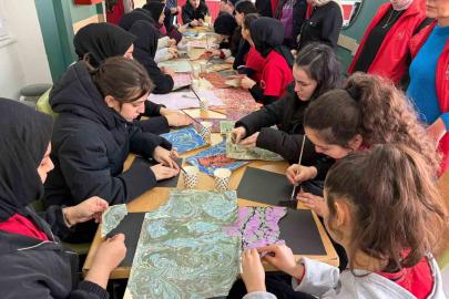 Meslek Lisesi’nde ebru kolajı atölyesi düzenlendi