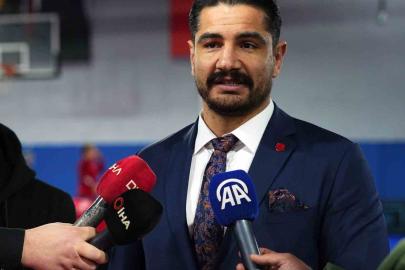 Mesut Özil’den Güreş Milli Takımı’na ziyaret