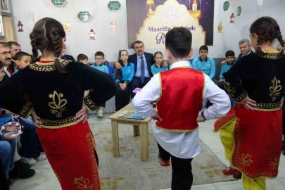 Milli Eğitim Bakanı Tekin, Artvin’de öğrencilerle bir araya geldi