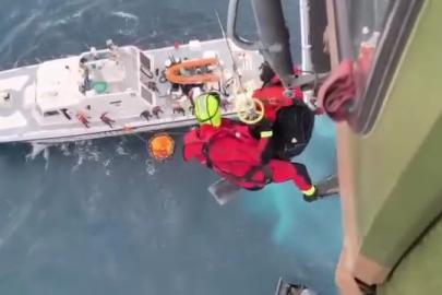 Milli Savunma Bakanlığı: "İzmir açıklarında 2 kazazede sağ kurtarıldı"