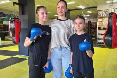 Milli sporcu Kızılaslan, minik karatecilerle bir araya geldi