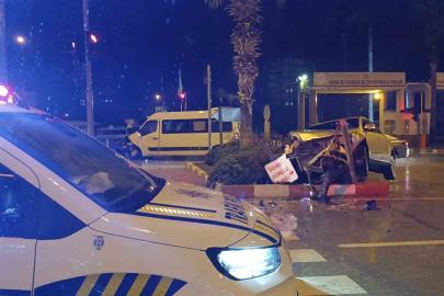 Minibüs ile otomobil çarpıştı: 4 yaralı