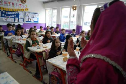 Minik öğrenciler ilk kez "tekne orucu" tutmanın sevincini yaşadı