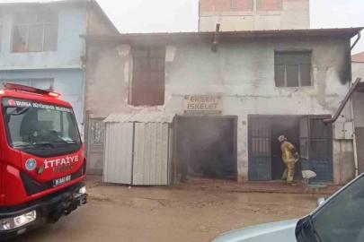 Mobilya imalathanesinde yangın