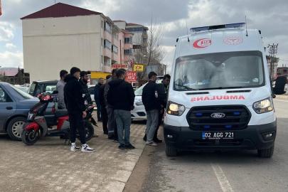 Motosiklet ile otomobil çarpıştı: 1 yaralı