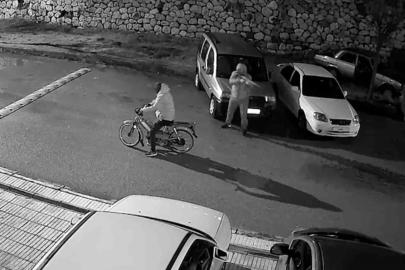 Motosikletli saldırganlar aynı iş yerini ikinci kez kurşun yağmuruna tuttu: O anlar kamerada