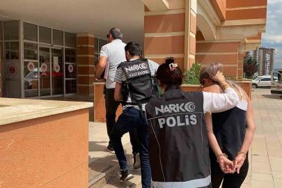 Motosiklette uyuşturucu maddeyle yakalanan sanıklar hakim karşısına çıktı