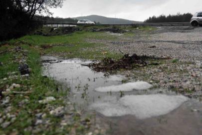Muğla’da sağanak yağmur ile birlikte dolu yağdı