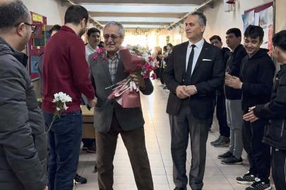 Muratlı’da emekli olan öğretmene duygusal veda