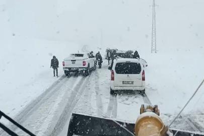 Muş’ta fırtına nedeniyle mahsur kalan 3 araç kurtarıldı
