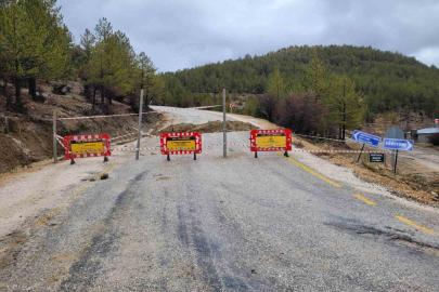 Mut’ta aşırı yağış nedeniyle Çivi Mahallesi, Söğütözü yayla yolu ulaşıma kapandı