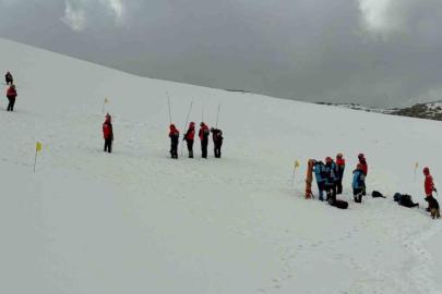Niğde’de çığ tatbikatı gerçekleştirildi