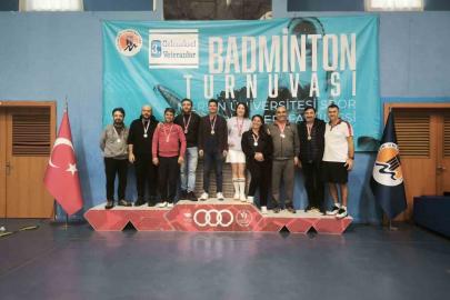 Niğdeli veteran badmintonculardan 14 madalya