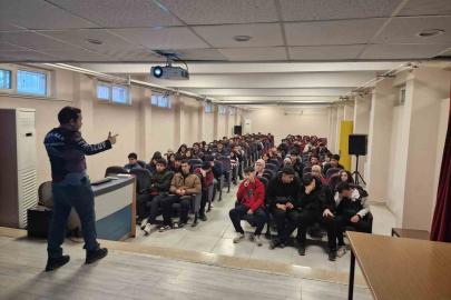 Öğrencilere yamaç paraşütü tanıtımı