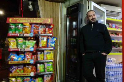 Ölümle burun buruna gelen esnaf saniyelerle kurtuldu