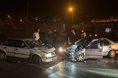Osmaniye’de iki otomobil kafa kafaya çarpıştı: 4 yaralı