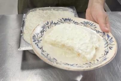 Osmanlı mutfağının hafif tatlısı Güllaç Ramazan sofralarını süslüyor