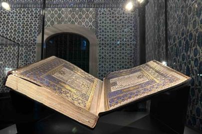 Osmanlı’nın en büyük mushafı Ramazan ayına özel ilk kez Topkapı Sarayı’nda sergide