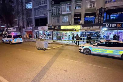 Otobüs beklerken husumetlisi tarafından tabancayla vuruldu