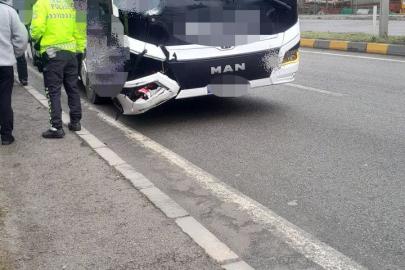 Otobüsle çarpışan motosiklet sürücüsü hayatını kaybetti