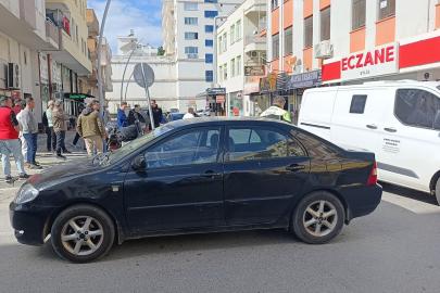 Otomobil ile çarpışan motosikletli metrelerce savruldu