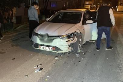 Otomobil ile motosiklet kafa kafaya çarpıştı: 2 yaralı