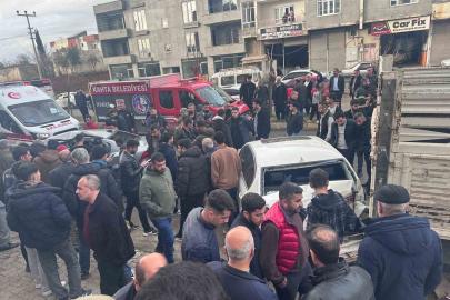 Otomobil park halindeki araçlara çarptı: 1’i ağır 3 yaralı